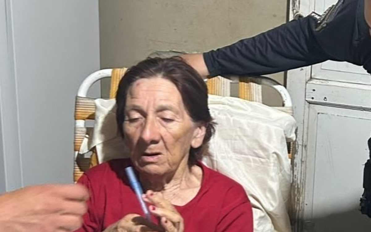 Chimbas: policías salvaron a una abuela de 81 años que se atragantó con un saquito de yerba