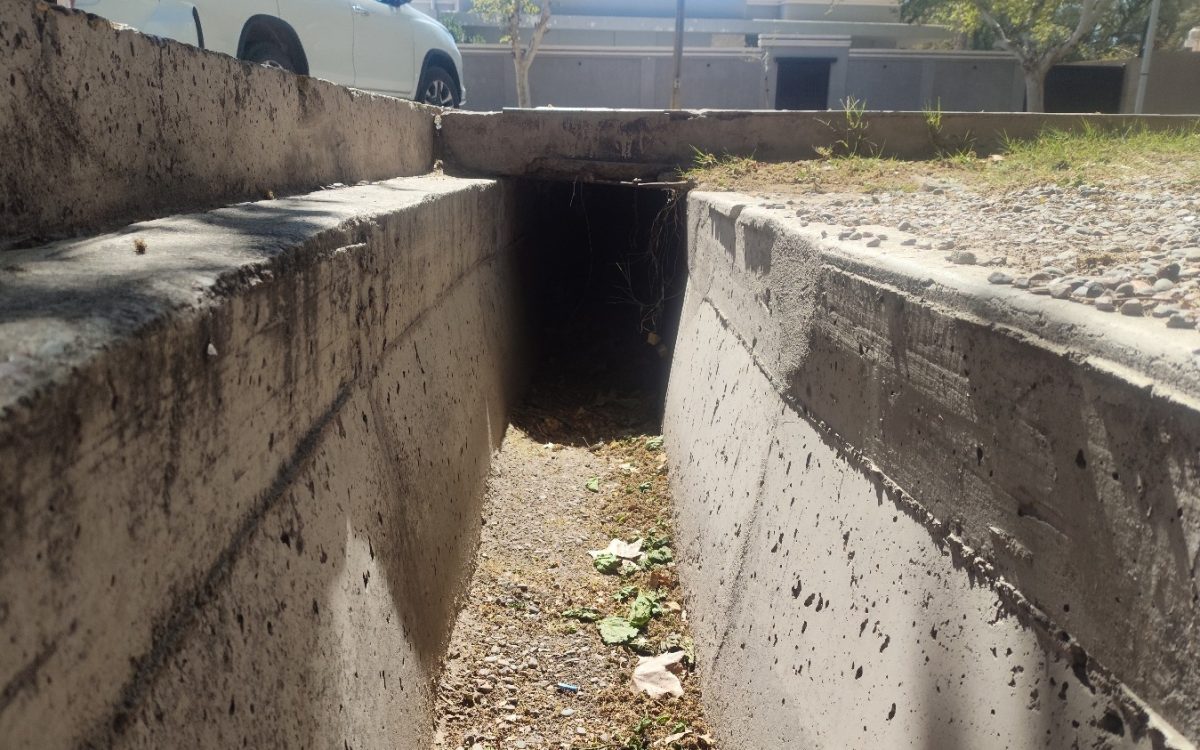 Capital limpia acequias y arma centros de ayuda ante posibles lluvias fuertes